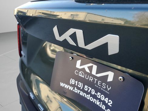 Certified 2022 Kia Sorento S w/ Panoramic Sunroof Package image 8