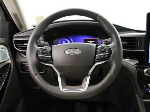 Used 2023 Ford Explorer Platinum w/ Premium Technology Package RWD image 25