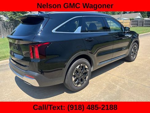 Used 2025 Kia Sorento S w/ Panoramic Sunroof Package FWD image 5