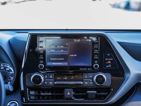 Certified 2022 Toyota Highlander LE image 15