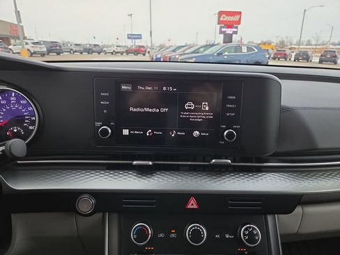 Used 2024 Kia Carnival LX image 26