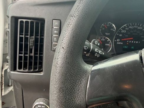 Used 2015 Chevrolet Express 2500 RWD image 8
