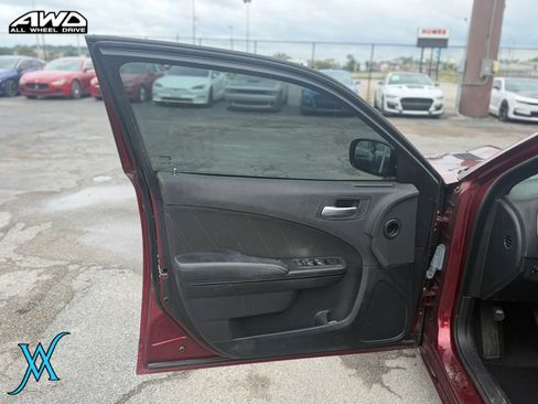 Used 2021 Dodge Charger SXT w/ Blacktop Package RWD image 11