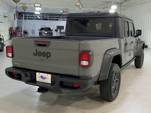 Used 2022 Jeep Gladiator Sport w/ Trailer Tow Package image 9
