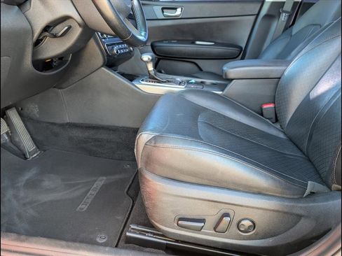 Used 2020 Kia Optima SE image 12