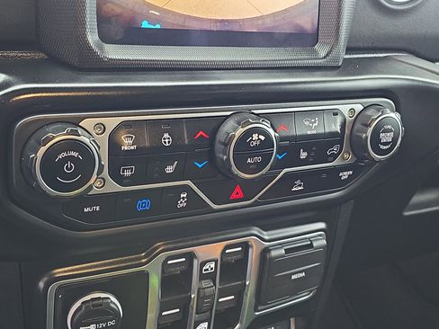 Used 2023 Jeep Wrangler Unlimited Sahara w/ Cold Weather Group image 17