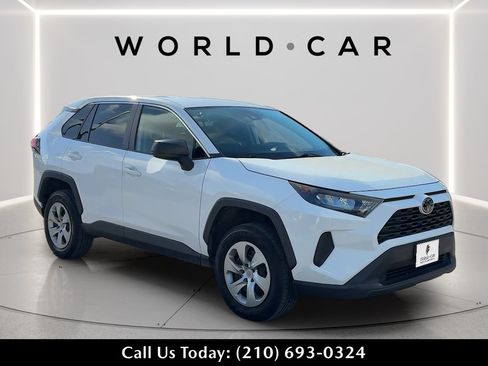 Used 2022 Toyota RAV4 LE FWD image 1