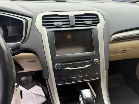 Used 2014 Ford Fusion SE w/ Equipment Group 202A FWD image 19