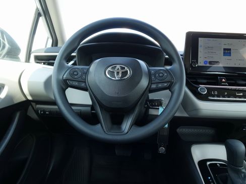 Used 2025 Toyota Corolla LE image 21