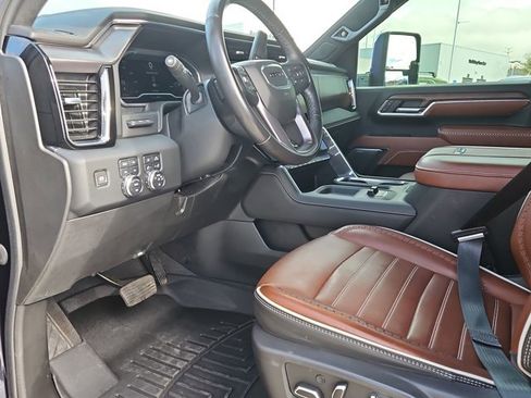 Used 2024 GMC Sierra 3500 Denali Ultimate image 9