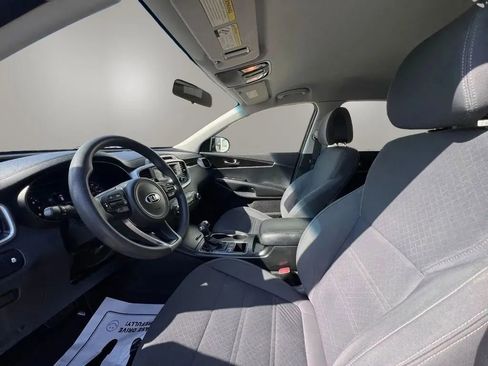 Used 2016 Kia Sorento L FWD image 10