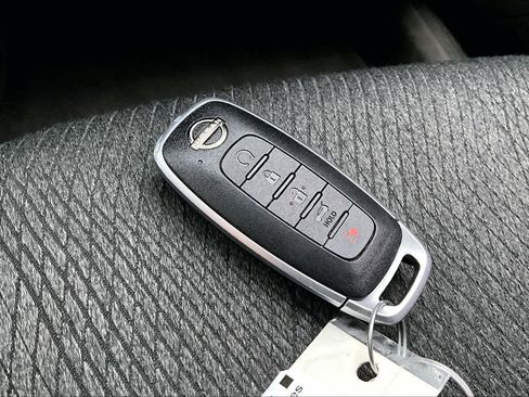 Used 2024 Nissan Rogue SV image 15