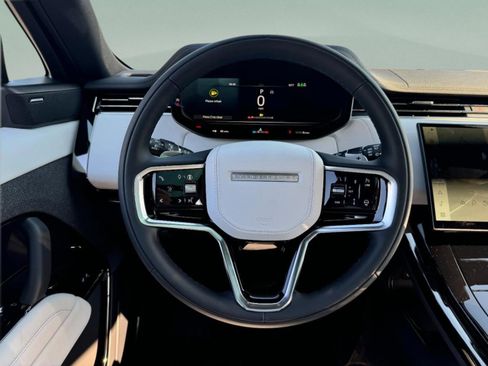 Used 2025 Land Rover Range Rover Sport SE image 13