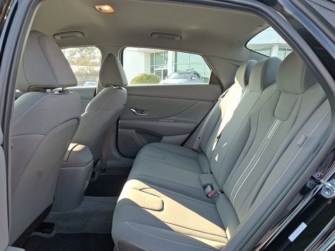 Certified 2025 Hyundai Elantra Sport image 10