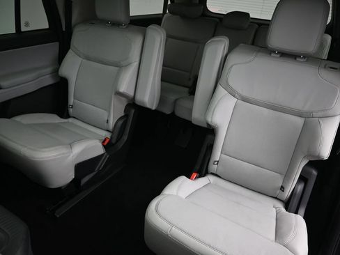 Certified 2025 Ford Expedition Max Platinum w/ Driver's Package AWD/4WD image 22