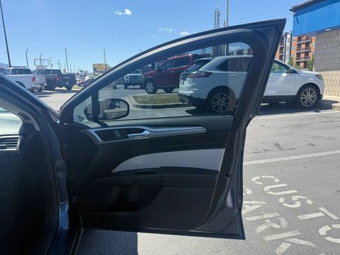 Used 2019 Ford Fusion SE w/ Equipment Group 151A FWD image 24