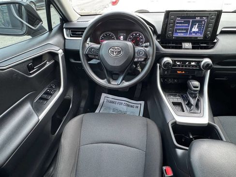 Used 2022 Toyota RAV4 LE image 17
