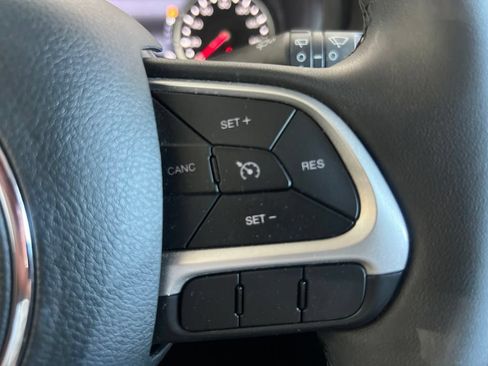 Used 2021 Jeep Renegade Latitude AWD/4WD image 49