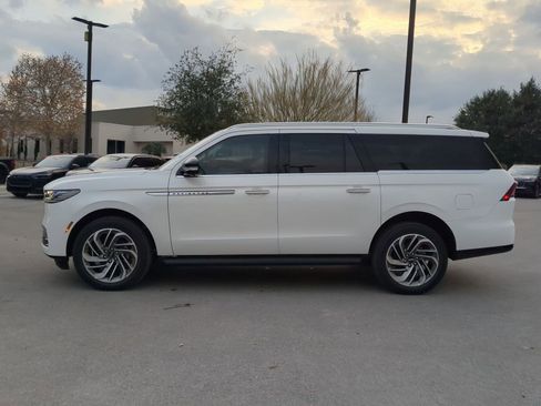 New 2026 Lincoln Navigator L Premier image 6
