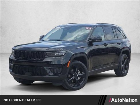 Used 2023 Jeep Grand Cherokee Altitude AWD/4WD image 1