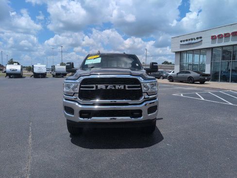 Used 2024 RAM 2500 Tradesman w/ Chrome Appearance Group AWD/4WD image 2