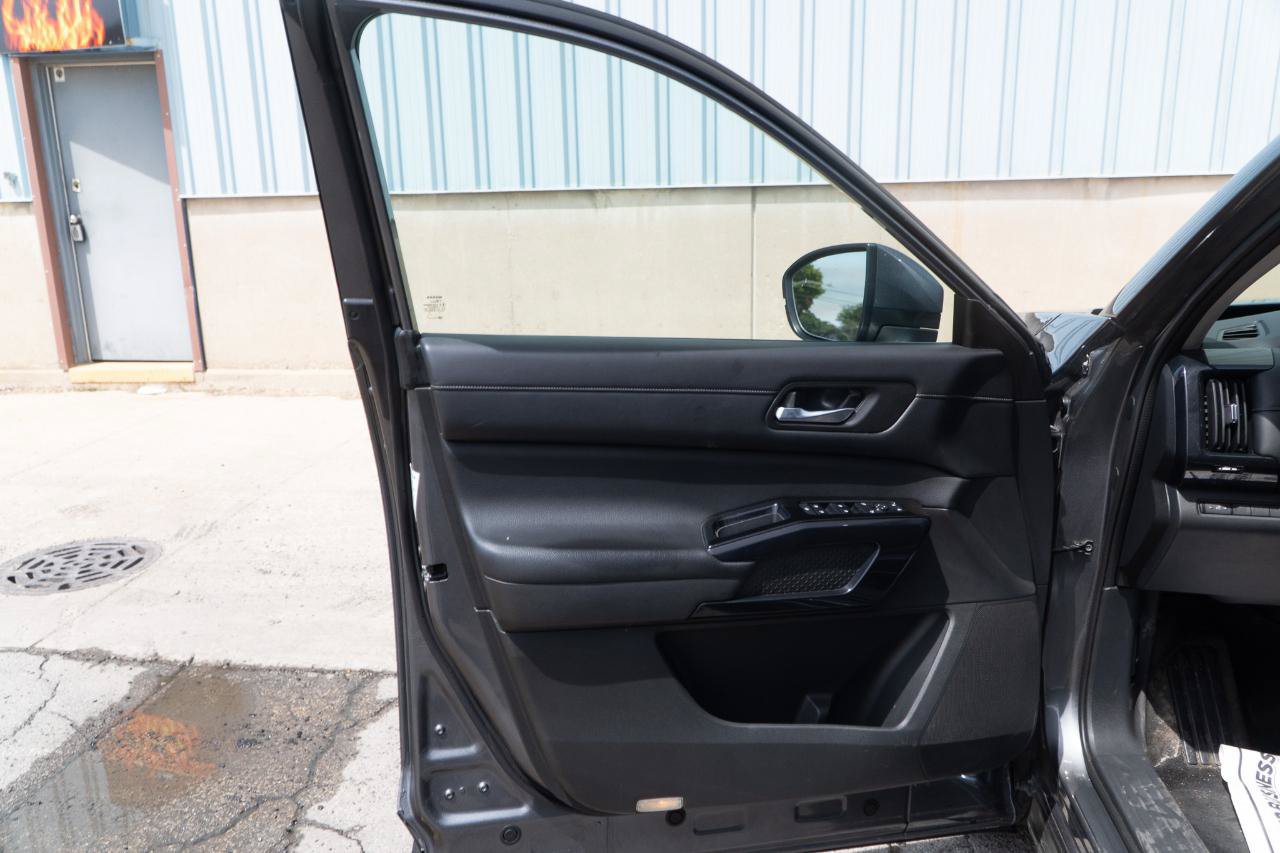 Used 2022 Nissan Pathfinder S AWD/4WD image 18