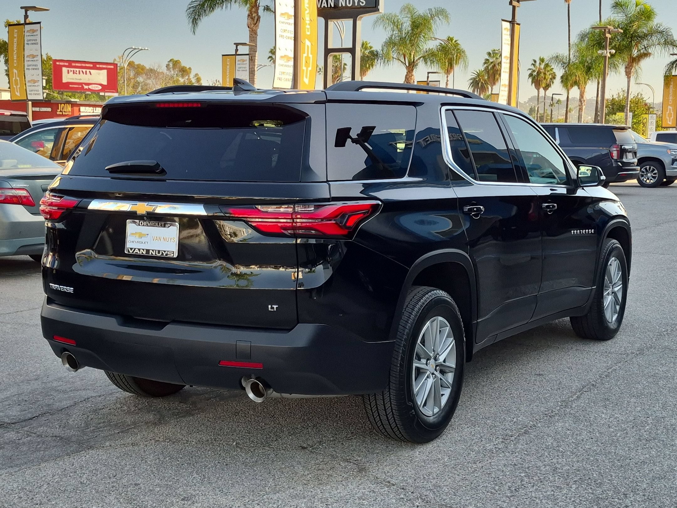 Used 2023 Chevrolet Traverse LT w/ LPO, Floor Liner Package FWD image 5