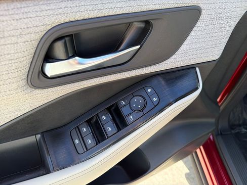 Used 2023 Nissan Rogue SV FWD image 18