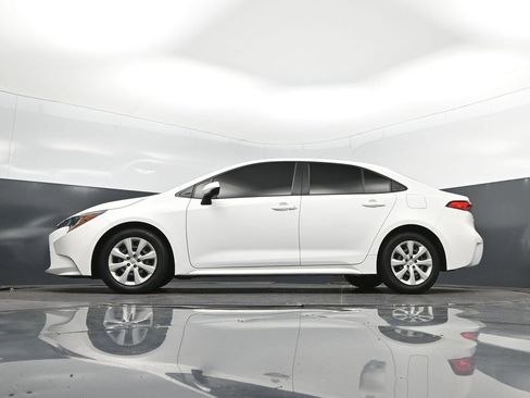 Used 2022 Toyota Corolla LE FWD image 40