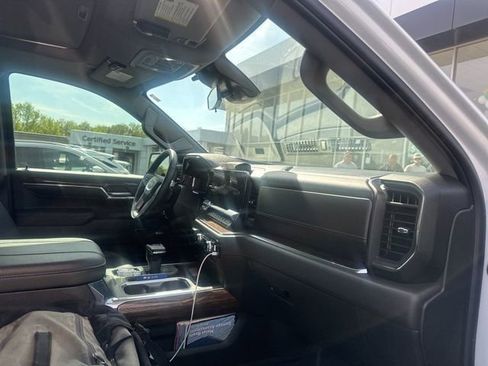 Certified 2024 GMC Sierra 1500 Elevation w/ Elevation Premium Package image 24