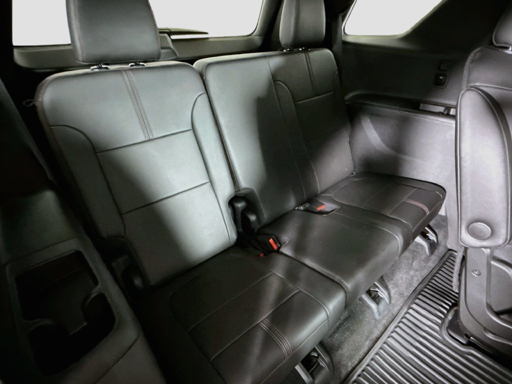 Used 2023 Chevrolet Traverse RS FWD image 27