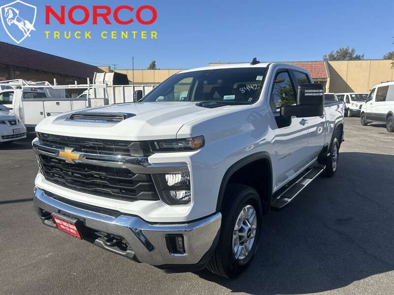 Used 2025 Chevrolet Silverado 2500 LT w/ Convenience Package AWD/4WD image 4
