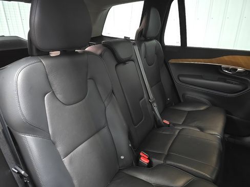 Used 2022 Volvo XC90 T6 Momentum w/ Advanced Package image 17