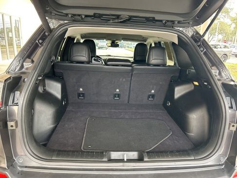 Used 2023 Jeep Cherokee Altitude Lux image 34