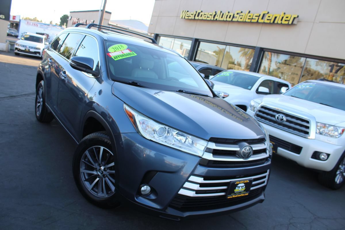 Used 2018 Toyota Highlander XLE w/ Carpet Mat Package (TMS) FWD image 38