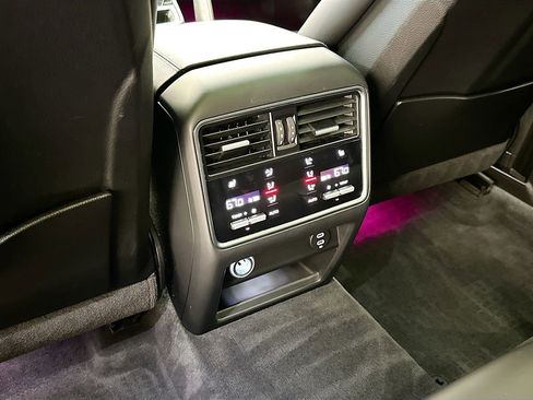 Certified 2022 Porsche Cayenne AWD/4WD image 27
