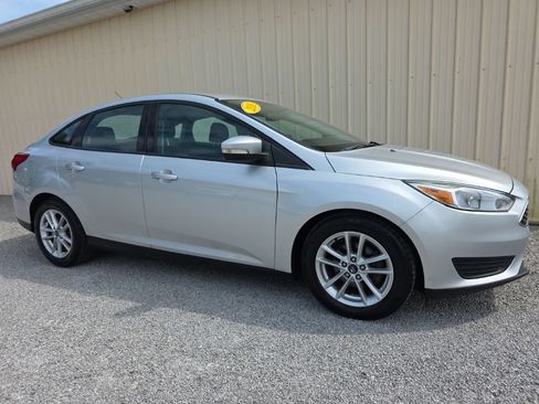 Used 2016 Ford Focus SE FWD image 4