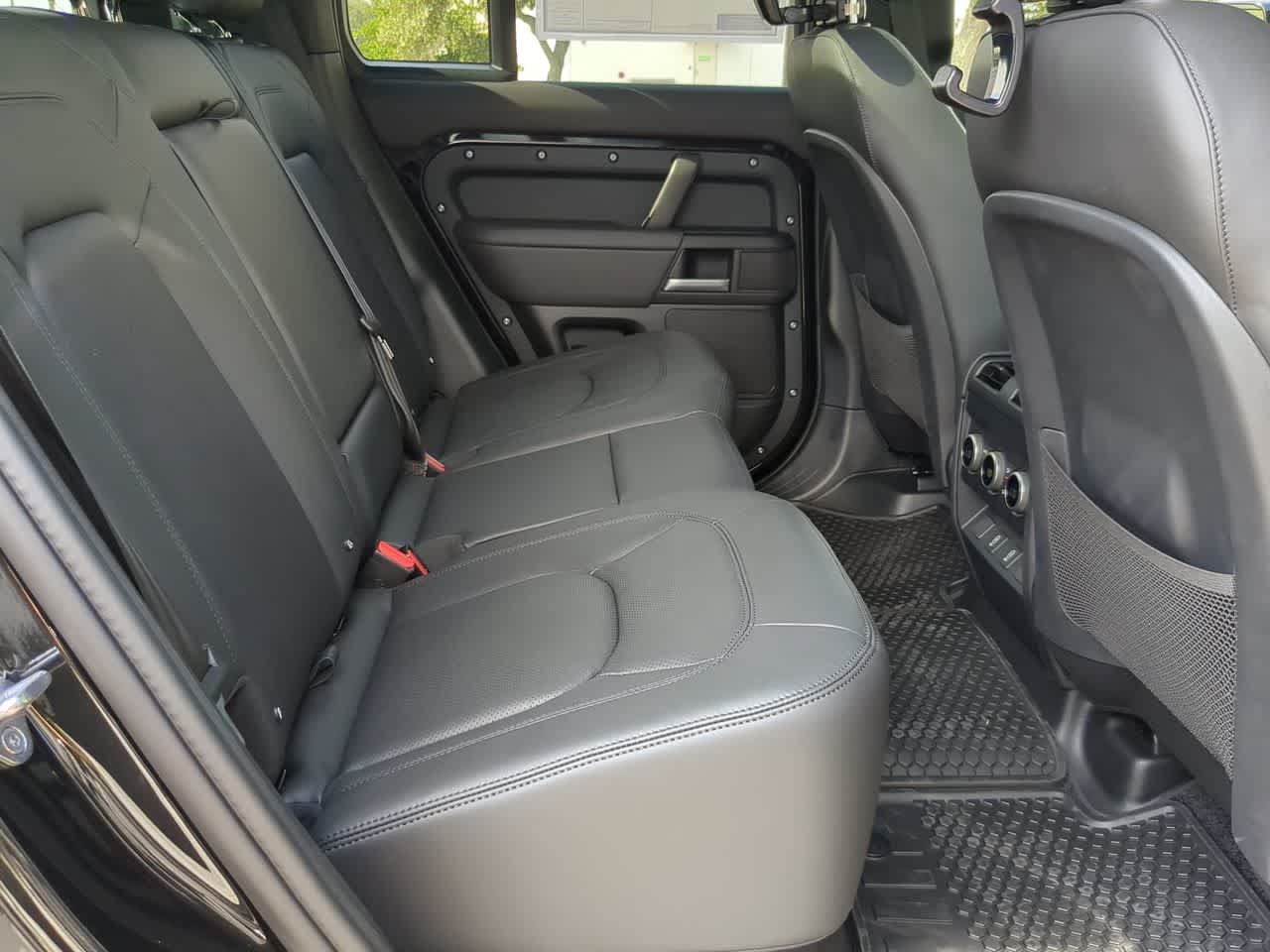 New 2026 Land Rover Defender 110 X-Dynamic SE AWD/4WD image 22