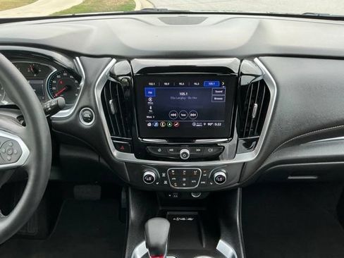 Used 2023 Chevrolet Traverse RS AWD/4WD image 25