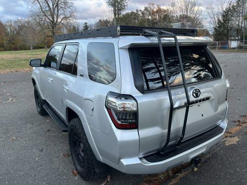 Used 2022 Toyota 4Runner SR5 Premium image 5