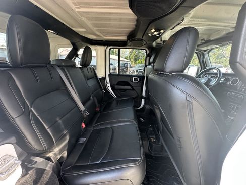 Used 2023 Jeep Wrangler Unlimited Sahara w/ Cold Weather Group AWD/4WD image 19