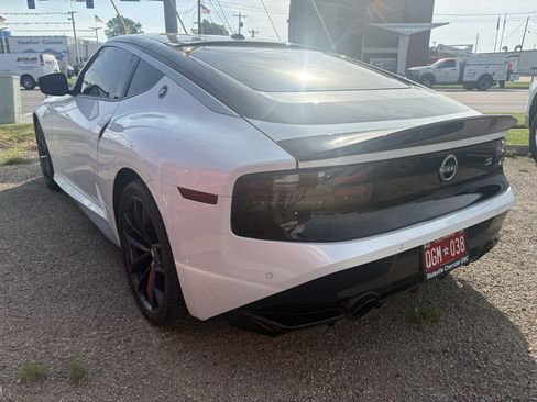 Used 2024 Nissan Z Performance w/ Floor Mat Package RWD image 7