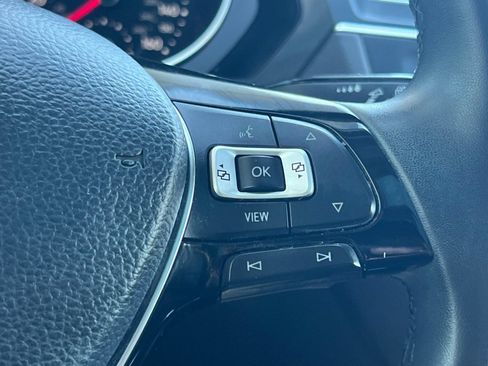 Used 2020 Volkswagen Tiguan SE w/ Panoramic Sunroof Package FWD image 37