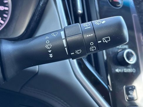 Used 2022 Subaru Outback Premium image 30