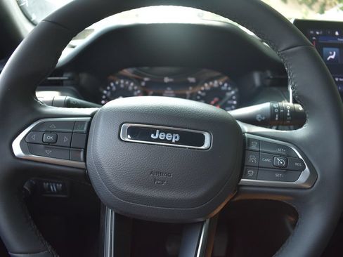 Used 2026 Jeep Compass Limited AWD/4WD image 13