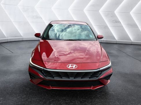 Used 2026 Hyundai Elantra SE FWD image 2
