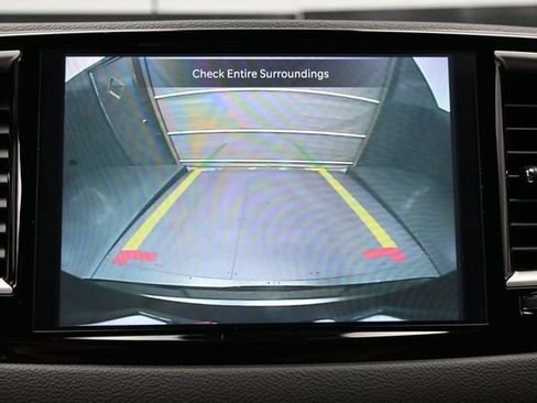 Certified 2024 Chrysler Pacifica Touring-L FWD image 43