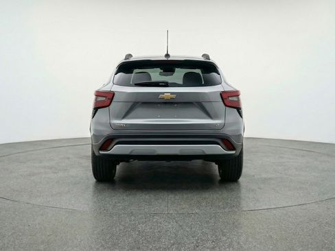 Used 2025 Chevrolet Trax LT image 7