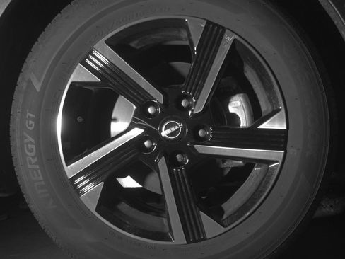 Used 2025 Nissan Sentra SV FWD image 13