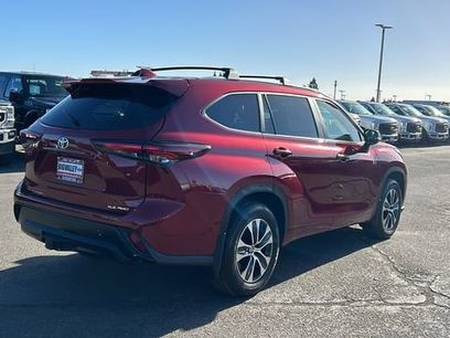 Used 2024 Toyota Highlander XLE